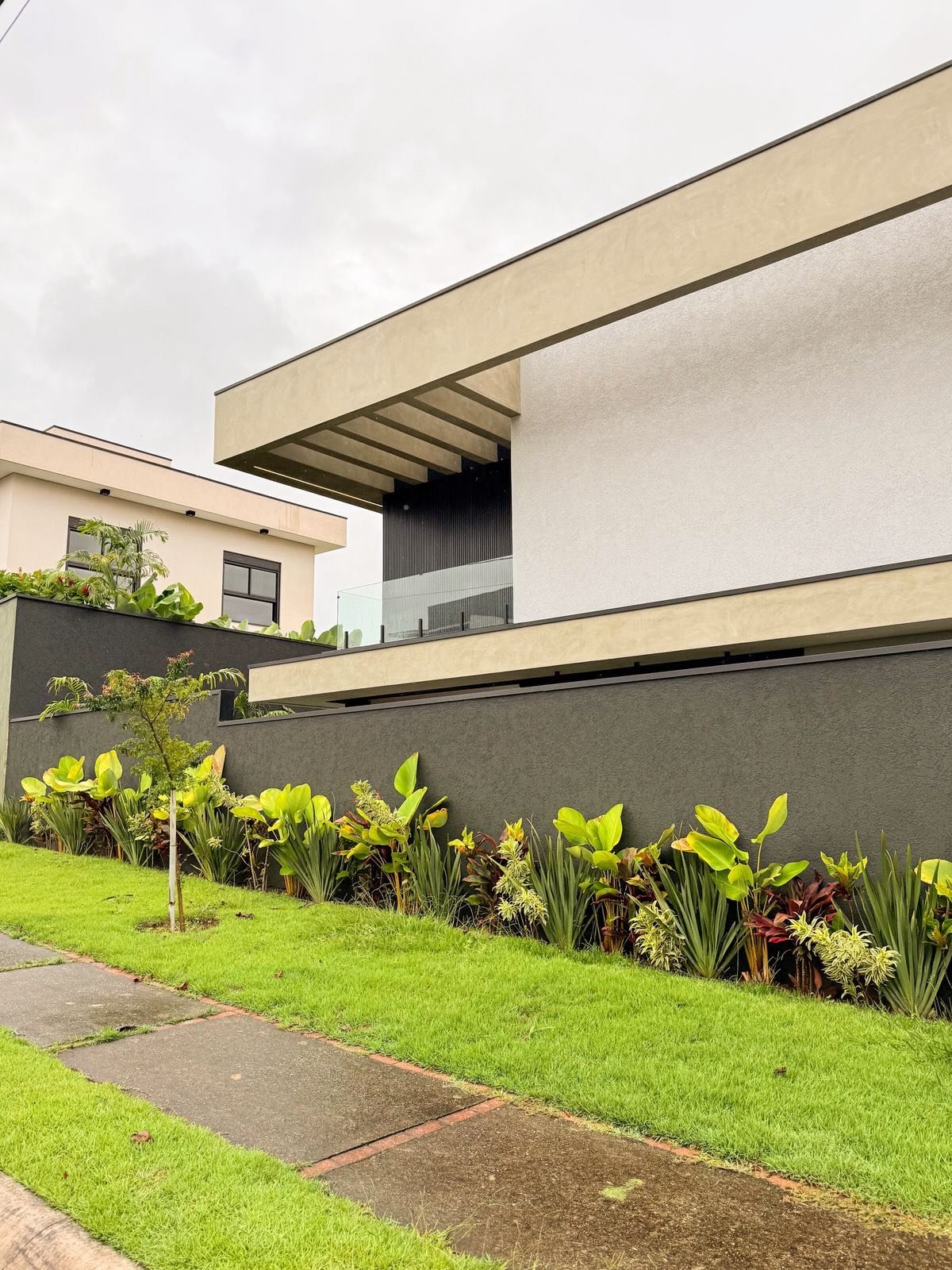 Projeto residencial contemporâneo acompanhado pela Luciana Marques